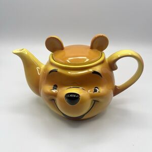 Winnie the Pooh- 5.5” teapot - Disney Showcase - Cardew Design- year edition 200